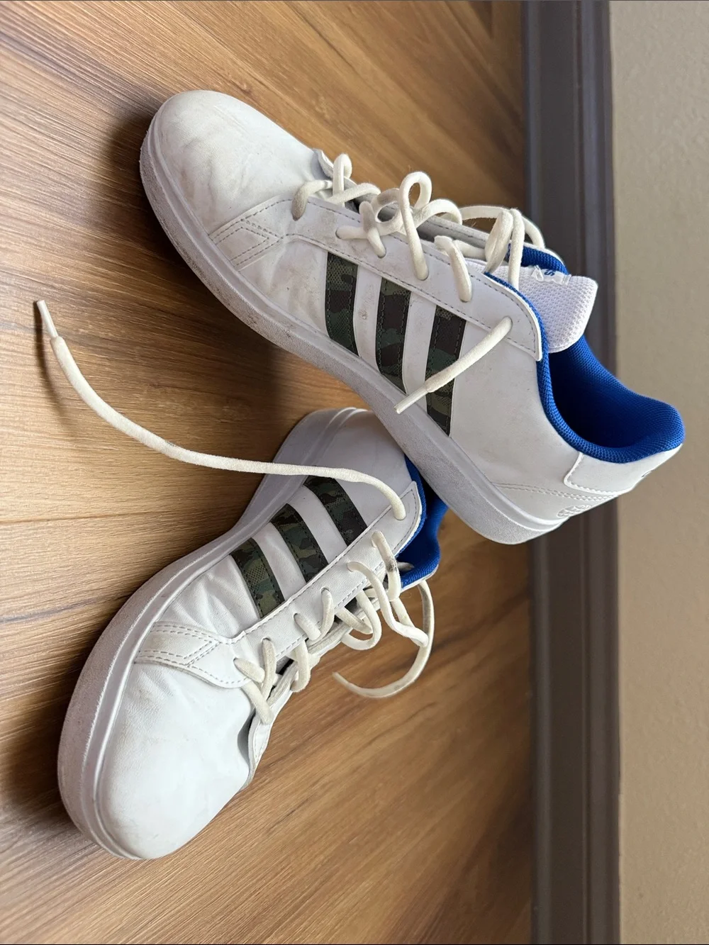 Adidas Boys Sz 6 White Sneakers with Blue Lining and Camo Three Stripes